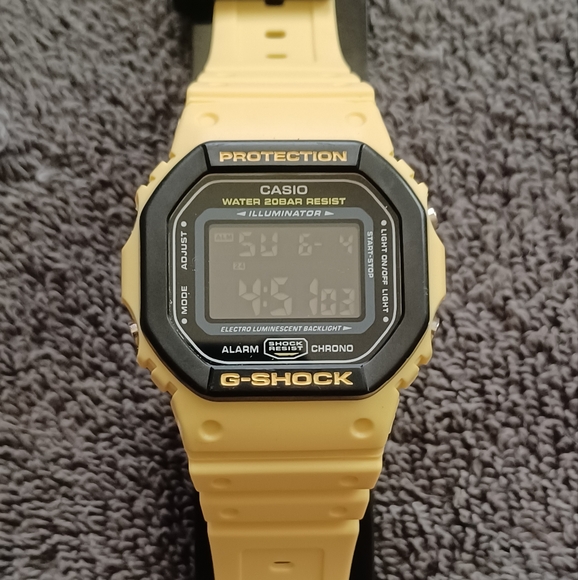 💥SOLD💥CASIO G-SHOCK DW5600WB - Picture 2 of 10